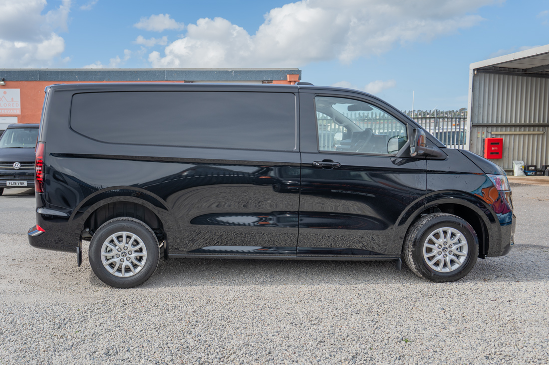Volkswagen T7 Commerce Pro 150bhp T30 details